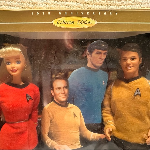 Star Trek Barbie & Ken - Picture 3 of 3
